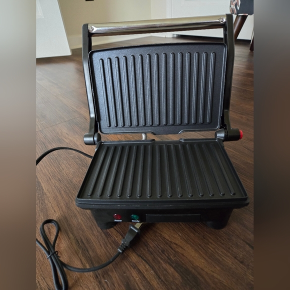 LIKE NEW CHEFMAN SANDWICH GRILLER - Picture 4 of 5